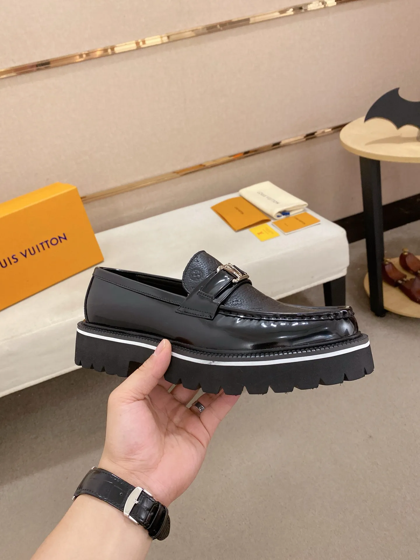 Men's shoes💰 580💰🌲 LV's top 🔍🔍 new men's leather shoes 🚹 are on sale at the same time at counters ⚠The uppers are imported cowhide from Italy, the entire imported cowhide lining, imported accessories 💪💪, completely 1⃣️ to 1⃣️ replica 🇮🇹💪 💪, ⚠Sole: The original sole is specially provided by the original factory, the exclusive movable molded sole is super comfortable, ⚠The original factory follows the order, 🔍🔍high quality, you can enter and exit the counter at will, welcome to compare⚠Size: 38-45